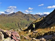 28 Sul sentierino per il Mincucco con vista sulla regione del San Marco col Monte Fioraro al centro
